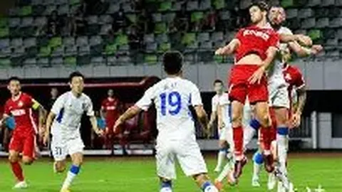 中国男篮三人组在亚洲杯中获得亚军